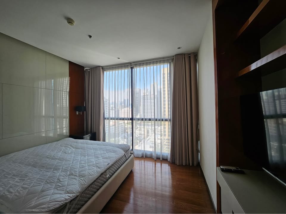 Discover luxury living at The Address Sukhumvit 28! This 2-bedroom, 2-bathroom condo offers 70 sqm of elegance near BTS Phrom Phong. Rent for 40,000 THB/month.