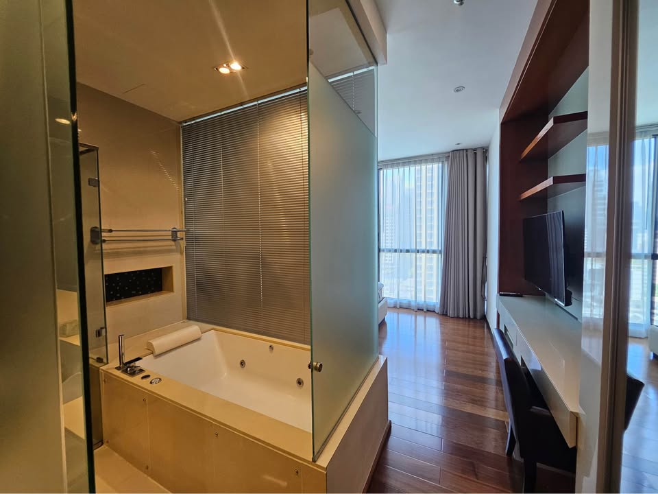 Discover luxury living at The Address Sukhumvit 28! This 2-bedroom, 2-bathroom condo offers 70 sqm of elegance near BTS Phrom Phong. Rent for 40,000 THB/month.