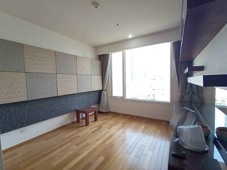Spacious 2-Bedroom Condo for Rent at The Empire Place Sathorn. Fully furnished, 100 sqm, 7th floor. Prime location near BTS Chong Nonsi. Rent: 45,000 THB/month