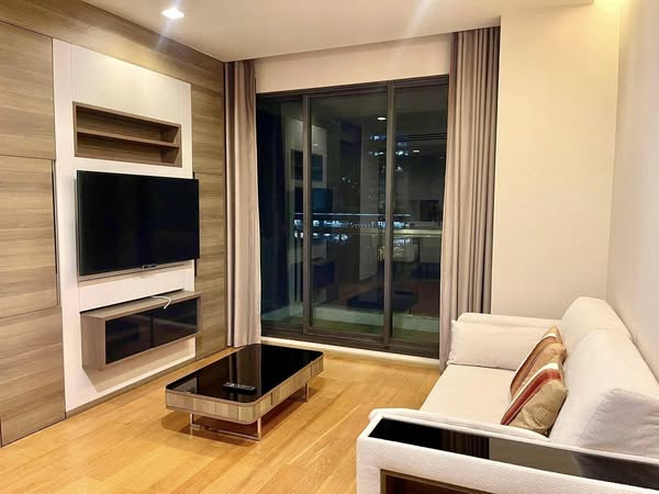 Luxury 1-bedroom condo for rent @The Address Sathorn, Bangkok. Fully furnished, modern amenities, near BTS Chong Nonsi. Rent: 30,000 THB/month