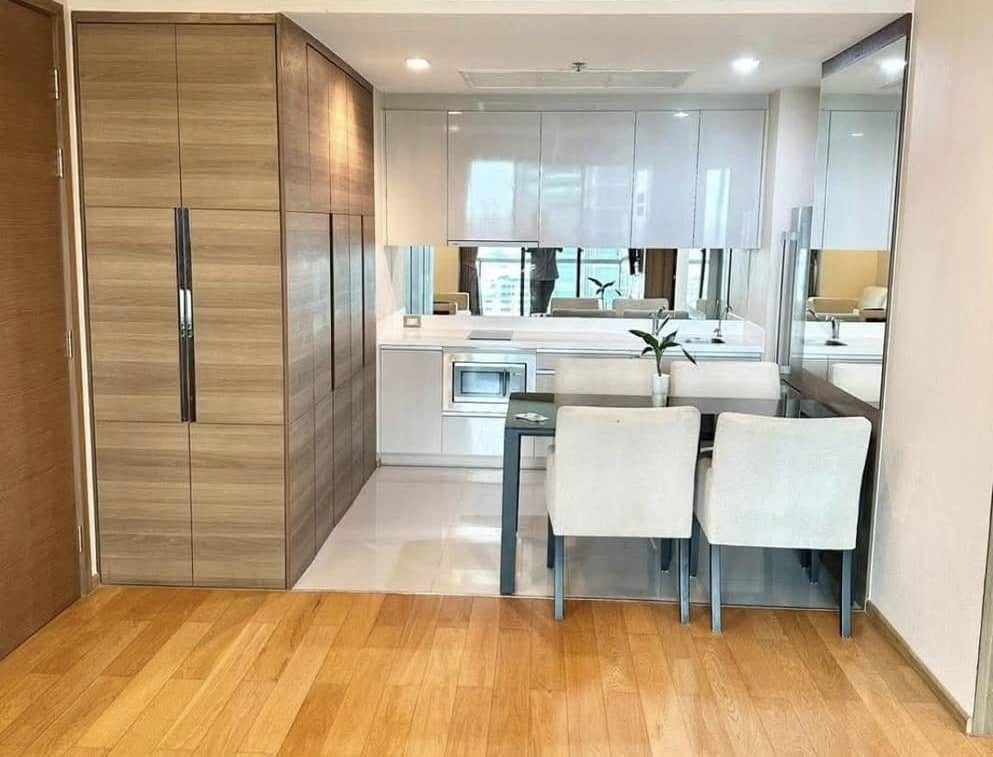 Luxury 1-bedroom condo for rent @The Address Sathorn, Bangkok. Fully furnished, modern amenities, near BTS Chong Nonsi. Rent: 30,000 THB/month