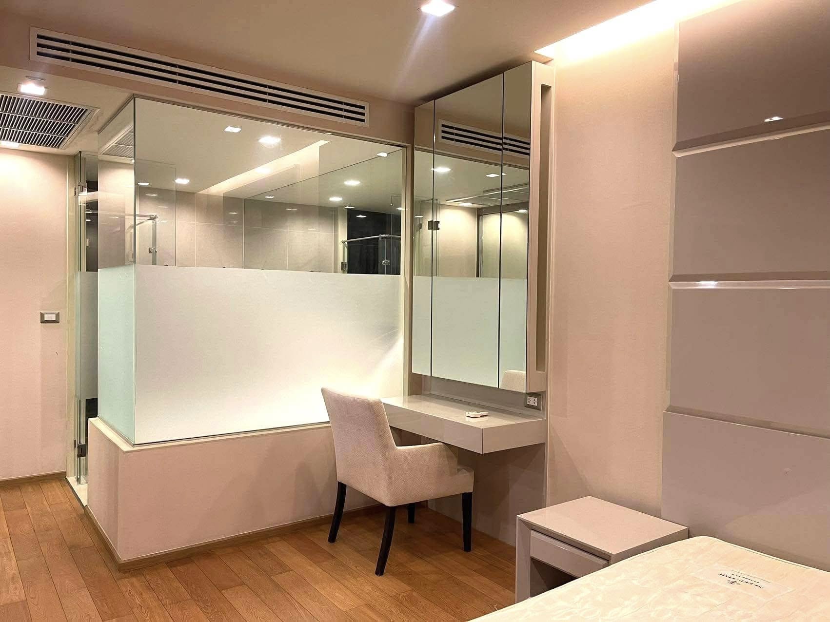 Luxury 1-bedroom condo for rent @The Address Sathorn, Bangkok. Fully furnished, modern amenities, near BTS Chong Nonsi. Rent: 30,000 THB/month