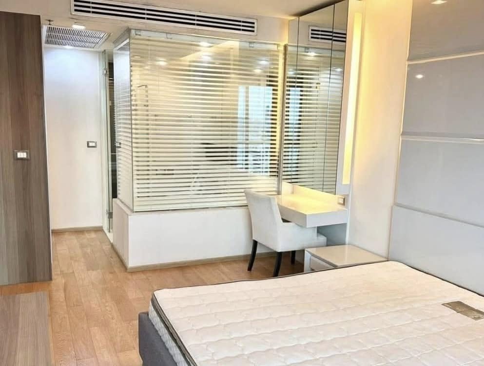 Luxury 1-bedroom condo for rent @The Address Sathorn, Bangkok. Fully furnished, modern amenities, near BTS Chong Nonsi. Rent: 30,000 THB/month