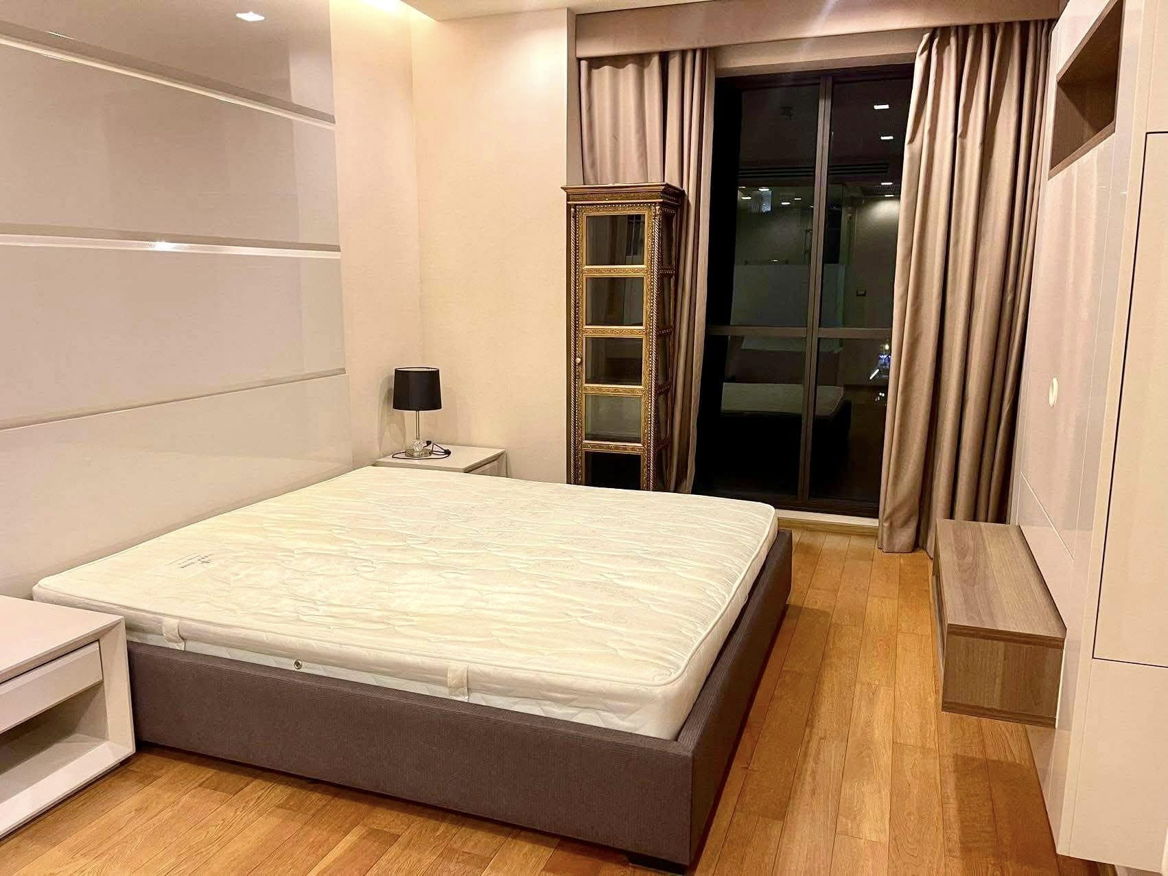 Luxury 1-bedroom condo for rent @The Address Sathorn, Bangkok. Fully furnished, modern amenities, near BTS Chong Nonsi. Rent: 30,000 THB/month