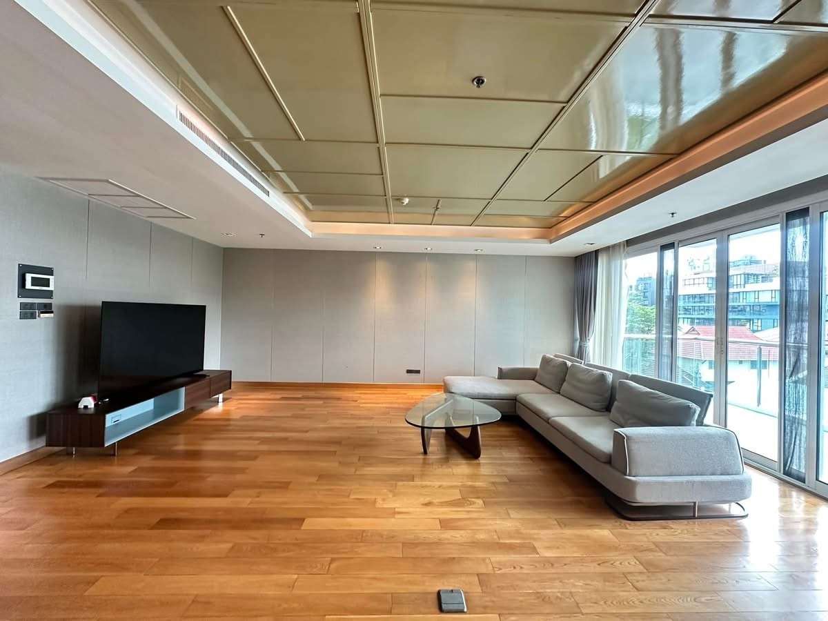 5-Bedroom 4-Bathroom 300sqm Belgravia Residences for Rent near BTS Phrom Phong at 200,000 THB/month – Luxury, Pet-Friendly Condo in Sukhumvit