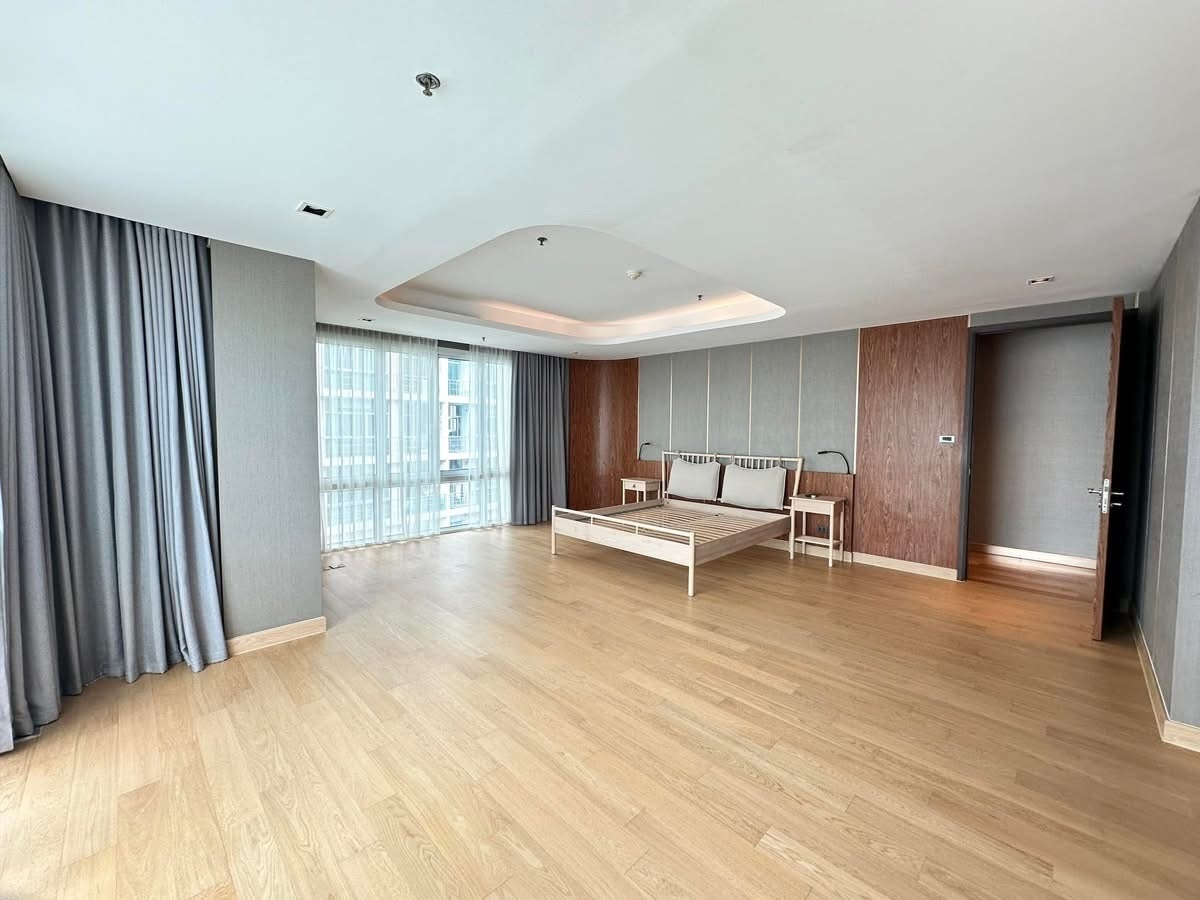 5-Bedroom 4-Bathroom 300sqm Belgravia Residences for Rent near BTS Phrom Phong at 200,000 THB/month – Luxury, Pet-Friendly Condo in Sukhumvit
