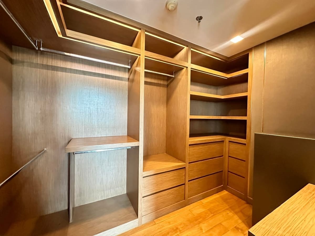 5-Bedroom 4-Bathroom 300sqm Belgravia Residences for Rent near BTS Phrom Phong at 200,000 THB/month – Luxury, Pet-Friendly Condo in Sukhumvit