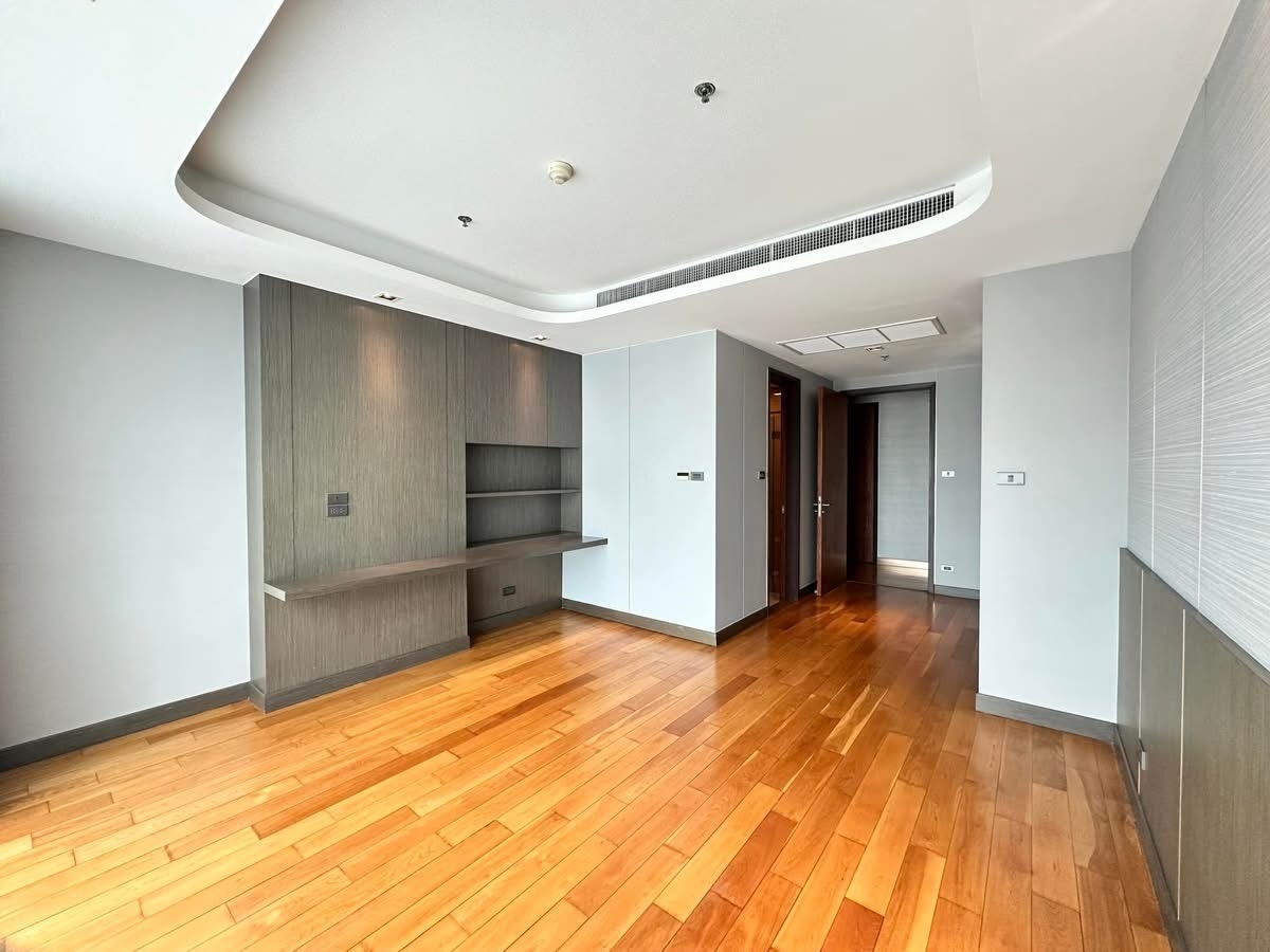 5-Bedroom 4-Bathroom 300sqm Belgravia Residences for Rent near BTS Phrom Phong at 200,000 THB/month – Luxury, Pet-Friendly Condo in Sukhumvit