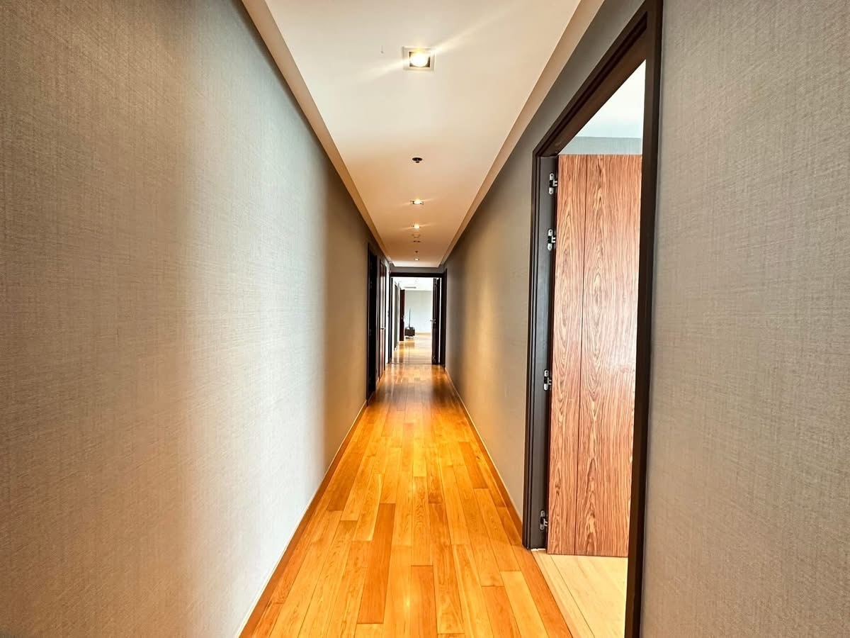 5-Bedroom 4-Bathroom 300sqm Belgravia Residences for Rent near BTS Phrom Phong at 200,000 THB/month – Luxury, Pet-Friendly Condo in Sukhumvit