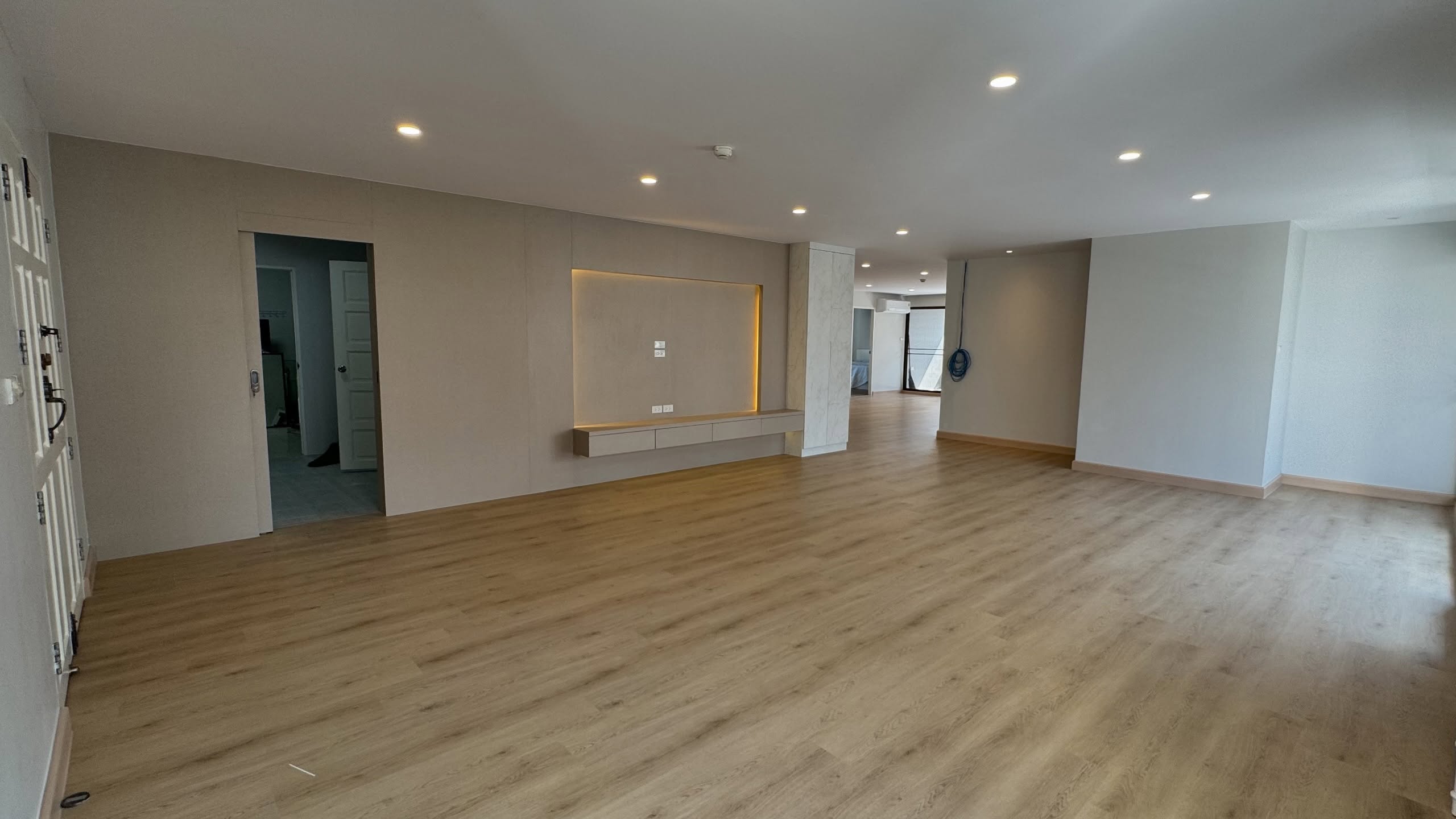 4-Bedroom 4-Bathroom 239sqm Liberty Park 1 for Rent ฿72,000/month or Sale ฿25,000,000, Near BTS Asoke, Pet-Friendly, Luxury Condo in Sukhumvit 23