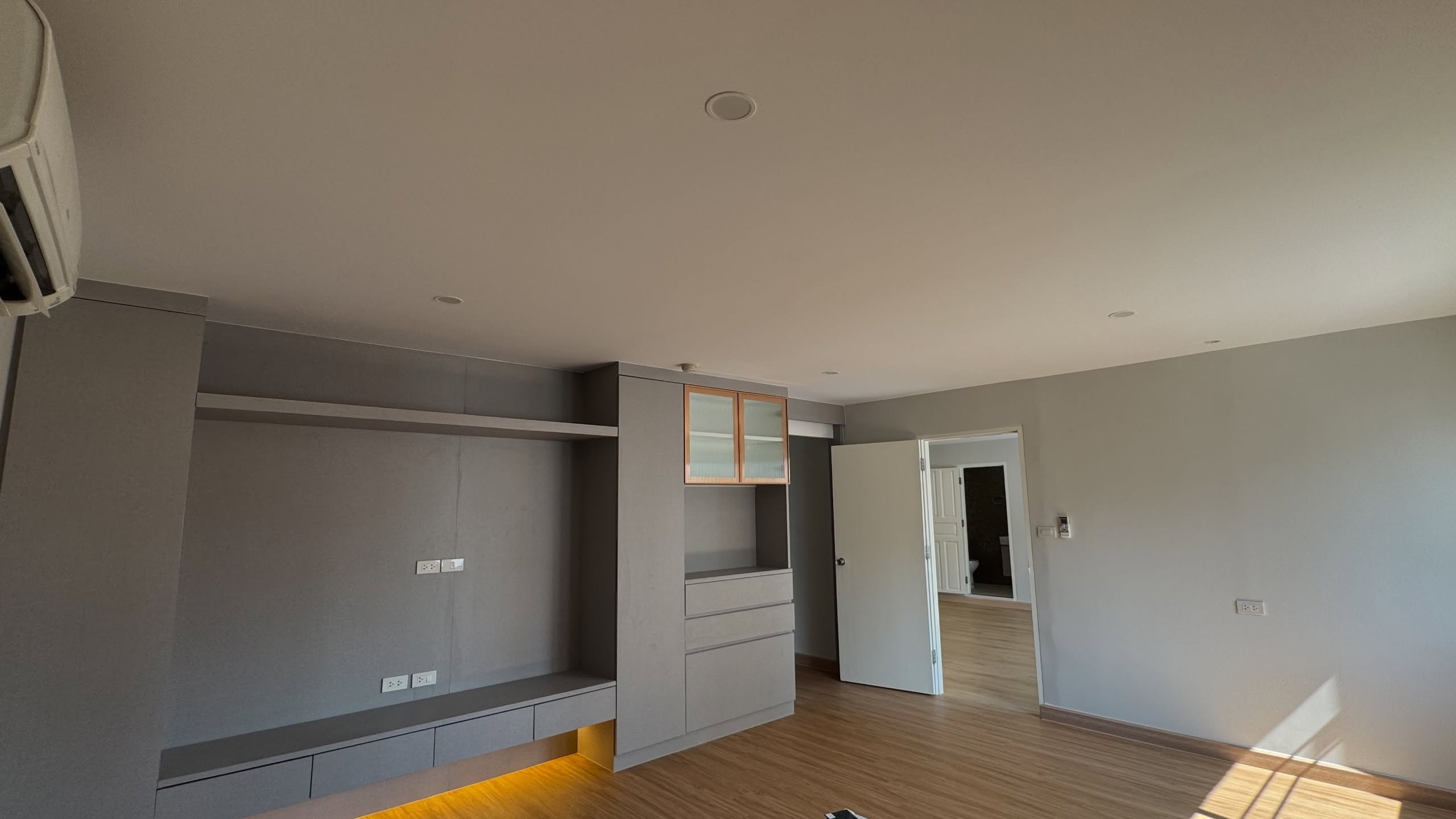 4-Bedroom 4-Bathroom 239sqm Liberty Park 1 for Rent ฿72,000/month or Sale ฿25,000,000, Near BTS Asoke, Pet-Friendly, Luxury Condo in Sukhumvit 23