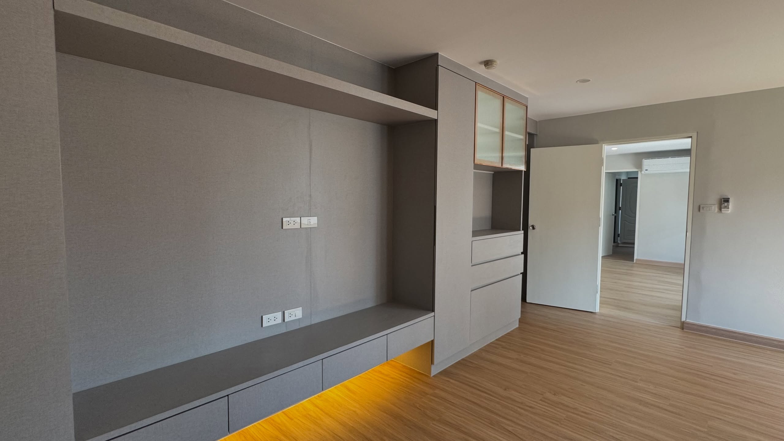 4-Bedroom 4-Bathroom 239sqm Liberty Park 1 for Rent ฿72,000/month or Sale ฿25,000,000, Near BTS Asoke, Pet-Friendly, Luxury Condo in Sukhumvit 23