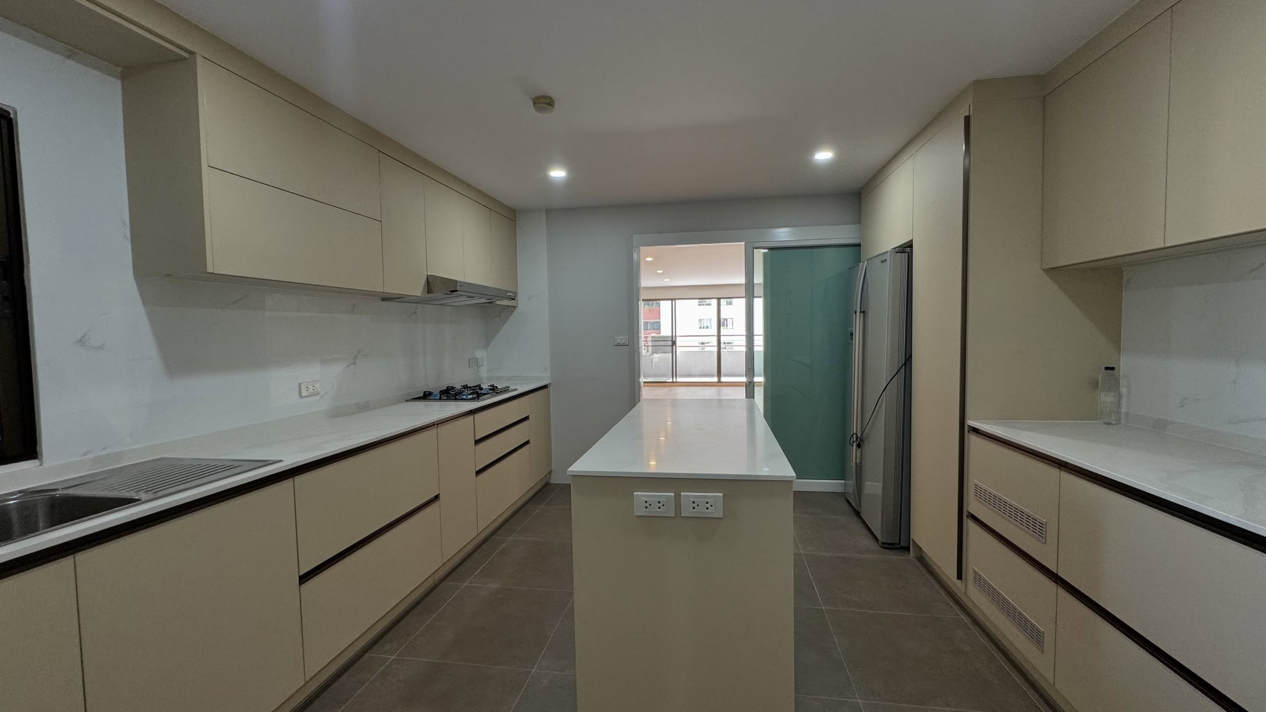4-Bedroom 4-Bathroom 239sqm Liberty Park 1 for Rent ฿72,000/month or Sale ฿25,000,000, Near BTS Asoke, Pet-Friendly, Luxury Condo in Sukhumvit 23