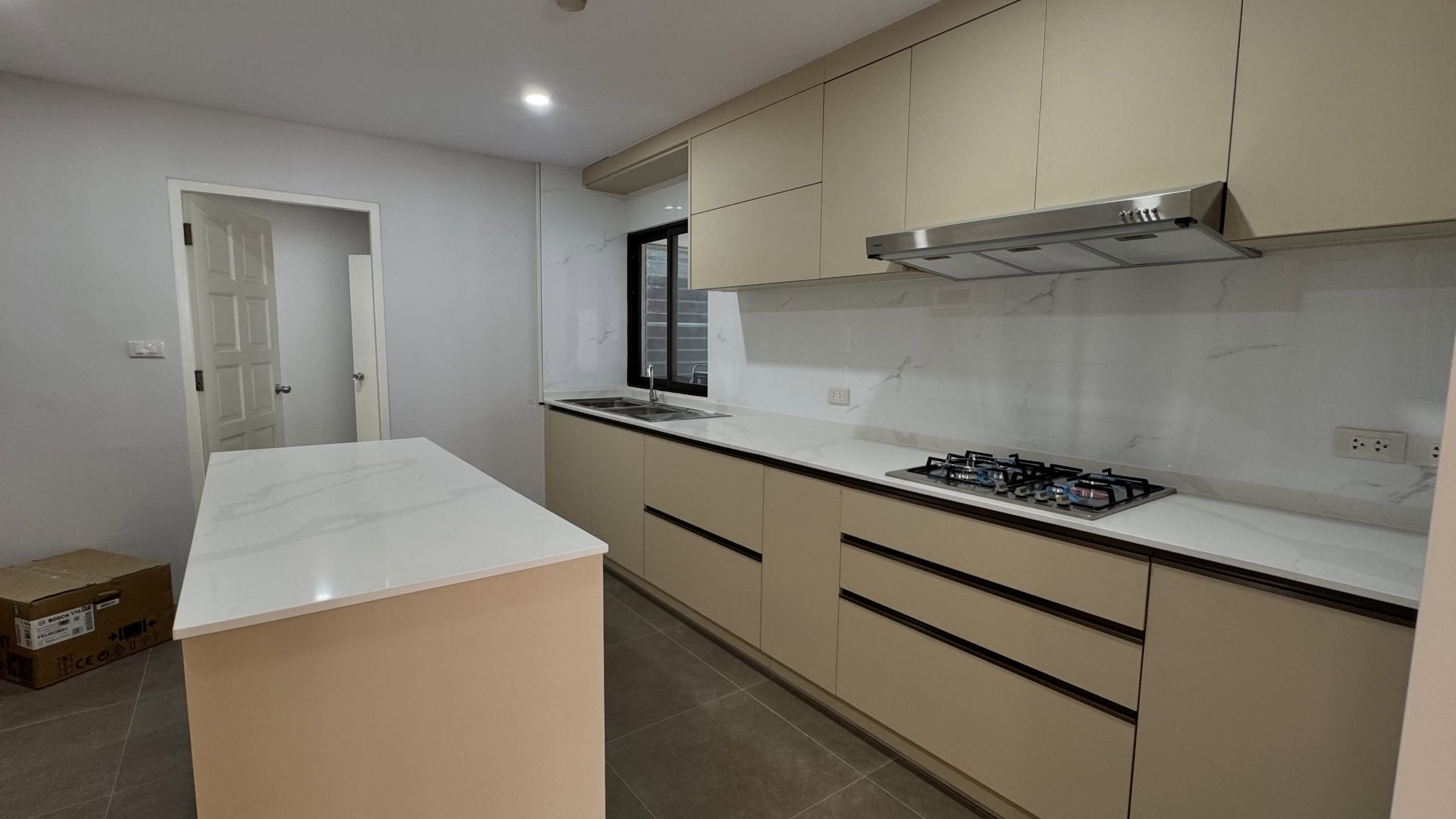 4-Bedroom 4-Bathroom 239sqm Liberty Park 1 for Rent ฿72,000/month or Sale ฿25,000,000, Near BTS Asoke, Pet-Friendly, Luxury Condo in Sukhumvit 23