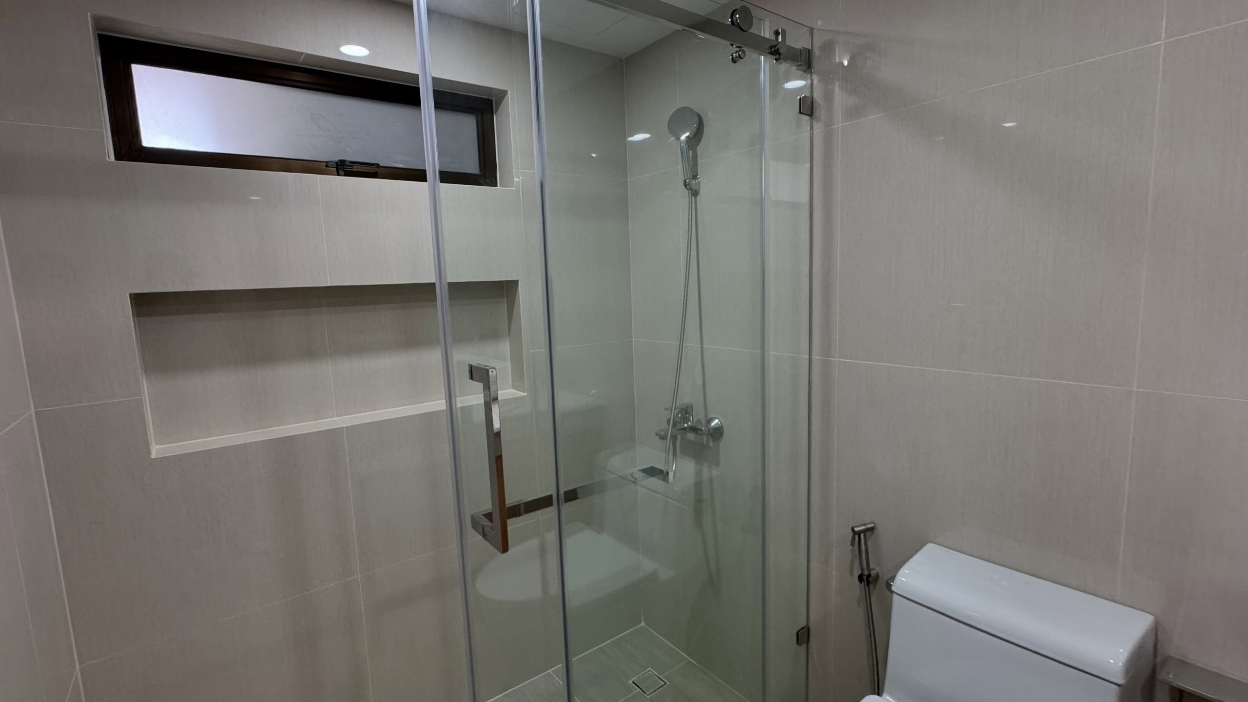 4-Bedroom 4-Bathroom 239sqm Liberty Park 1 for Rent ฿72,000/month or Sale ฿25,000,000, Near BTS Asoke, Pet-Friendly, Luxury Condo in Sukhumvit 23