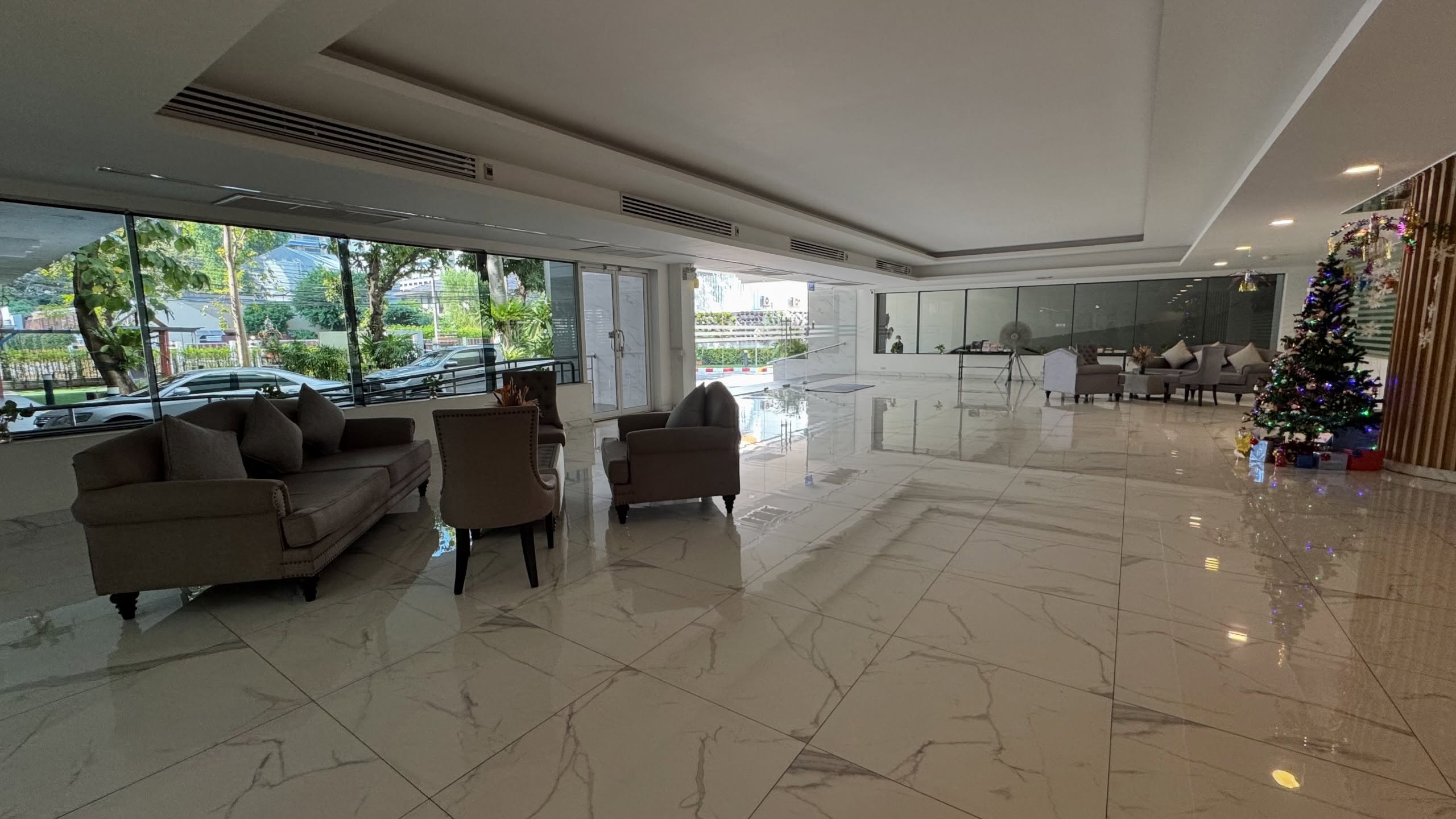 4-Bedroom 4-Bathroom 239sqm Liberty Park 1 for Rent ฿72,000/month or Sale ฿25,000,000, Near BTS Asoke, Pet-Friendly, Luxury Condo in Sukhumvit 23