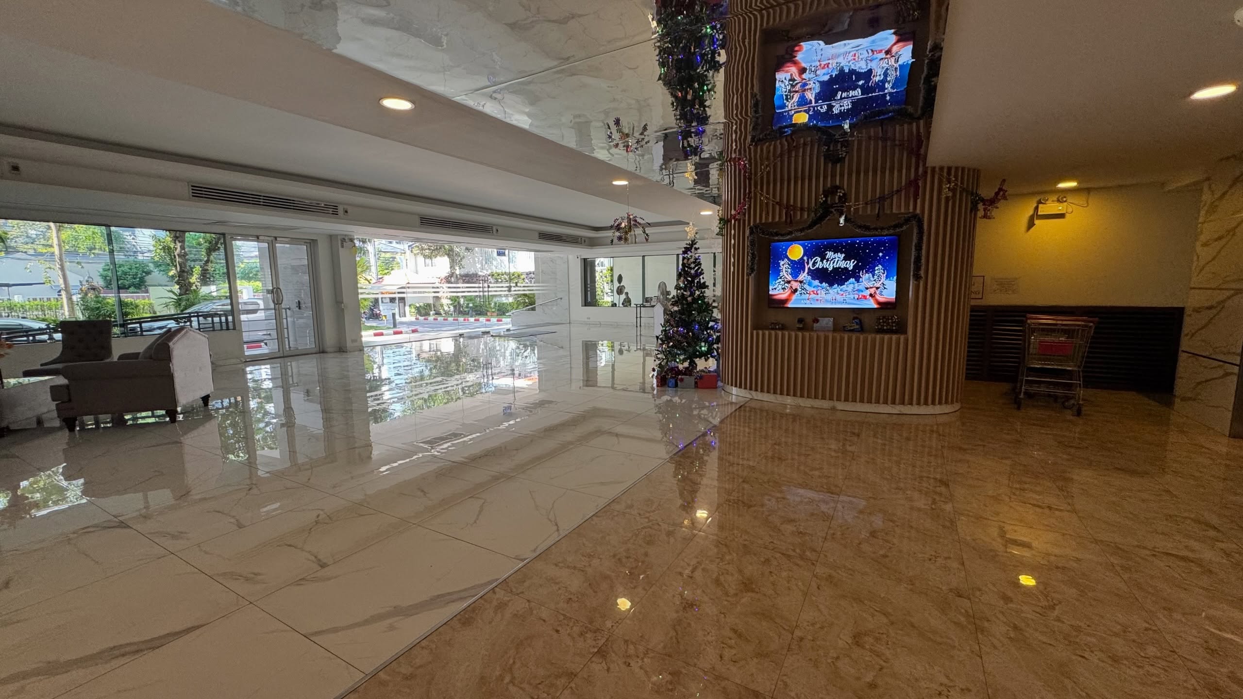 4-Bedroom 4-Bathroom 239sqm Liberty Park 1 for Rent ฿72,000/month or Sale ฿25,000,000, Near BTS Asoke, Pet-Friendly, Luxury Condo in Sukhumvit 23