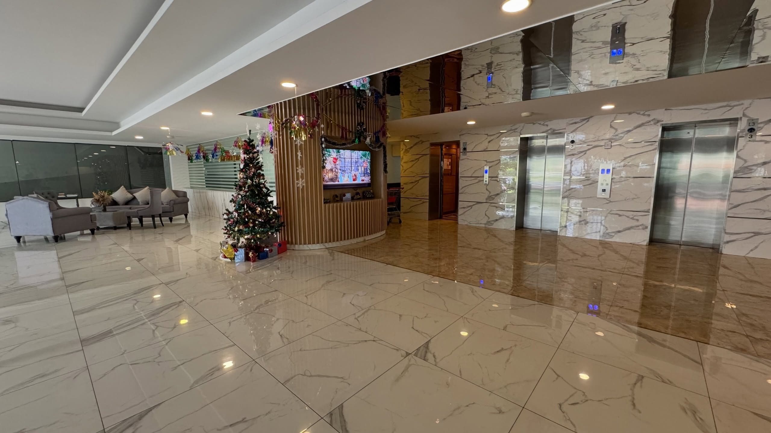 4-Bedroom 4-Bathroom 239sqm Liberty Park 1 for Rent ฿72,000/month or Sale ฿25,000,000, Near BTS Asoke, Pet-Friendly, Luxury Condo in Sukhumvit 23