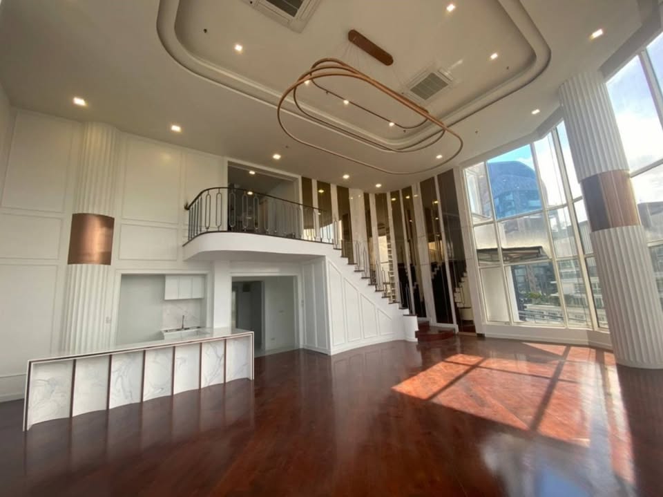 Luxurious 600 sqm penthouse for sale at Moon Tower Condominium, Sukhumvit 27th floor. 5 bedrooms, 7 bathrooms, panoramic views, large balcony. Priced at THB 75M