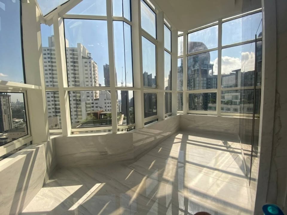 Luxurious 600 sqm penthouse for sale at Moon Tower Condominium, Sukhumvit 27th floor. 5 bedrooms, 7 bathrooms, panoramic views, large balcony. Priced at THB 75M