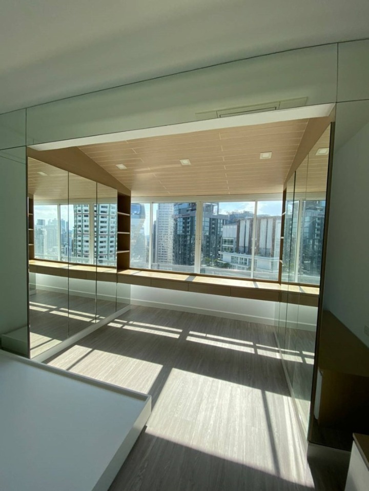 Luxurious 600 sqm penthouse for sale at Moon Tower Condominium, Sukhumvit 27th floor. 5 bedrooms, 7 bathrooms, panoramic views, large balcony. Priced at THB 75M