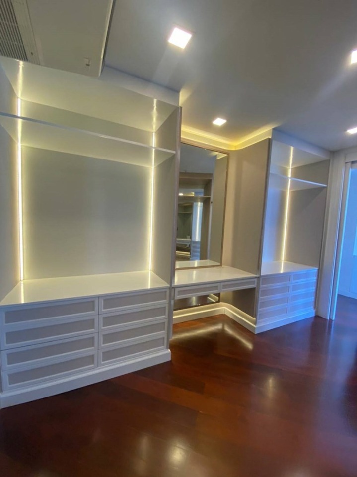 Luxurious 600 sqm penthouse for sale at Moon Tower Condominium, Sukhumvit 27th floor. 5 bedrooms, 7 bathrooms, panoramic views, large balcony. Priced at THB 75M