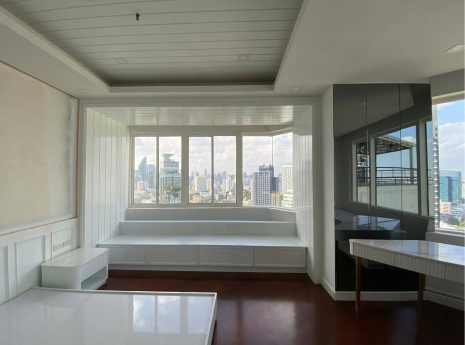 Luxurious 600 sqm penthouse for sale at Moon Tower Condominium, Sukhumvit 27th floor. 5 bedrooms, 7 bathrooms, panoramic views, large balcony. Priced at THB 75M