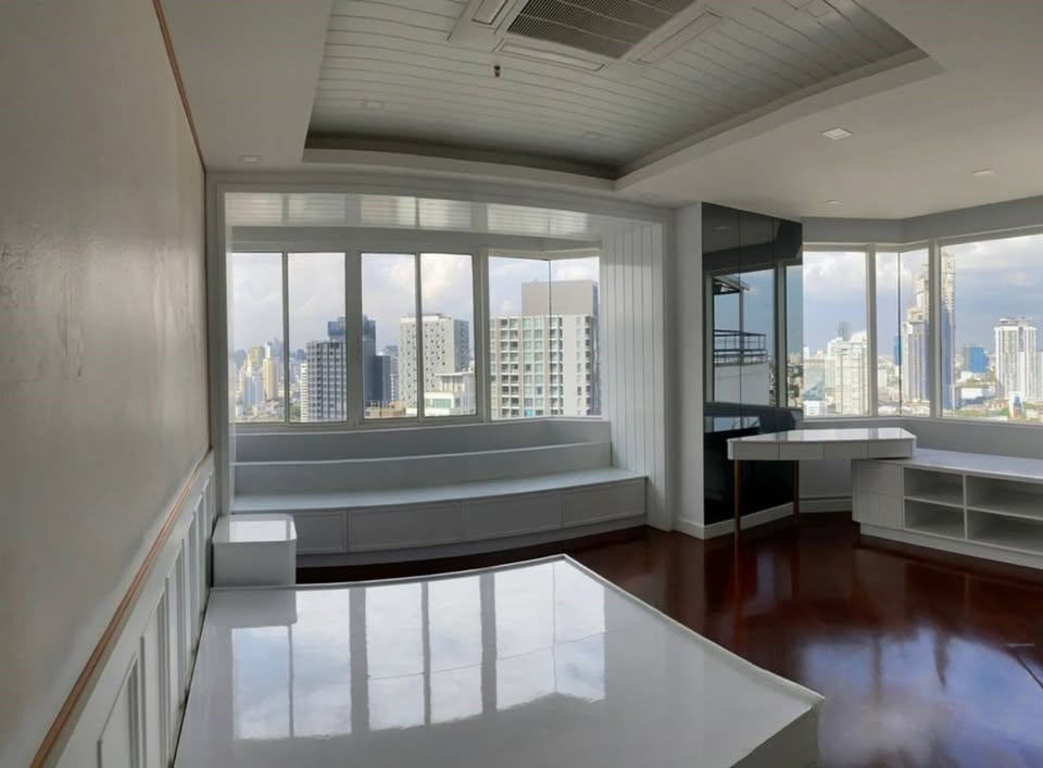 Luxurious 600 sqm penthouse for sale at Moon Tower Condominium, Sukhumvit 27th floor. 5 bedrooms, 7 bathrooms, panoramic views, large balcony. Priced at THB 75M