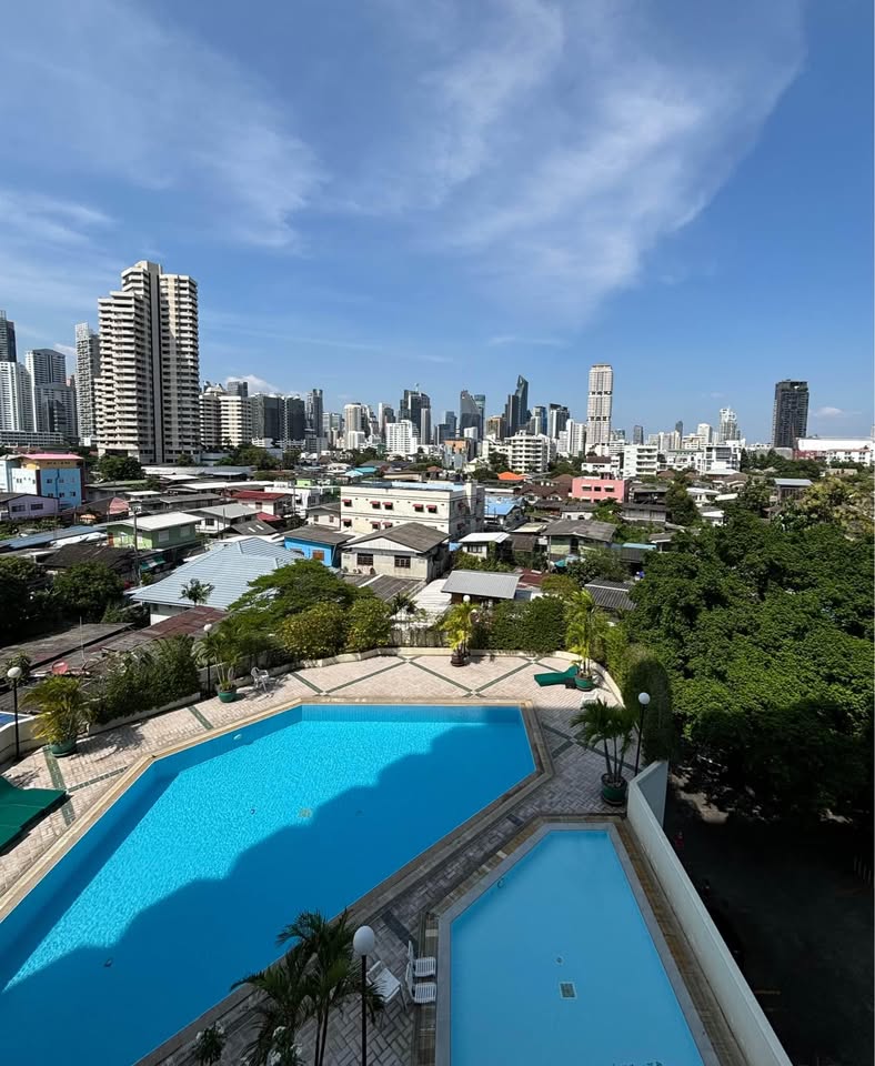 Discover a 1-bedroom condo for sale at Baan Sukhumvit, 800 m from BTS Thong Lor. Fully furnished offering 2 balconies and 60 sqm of luxury living for THB 4.8M