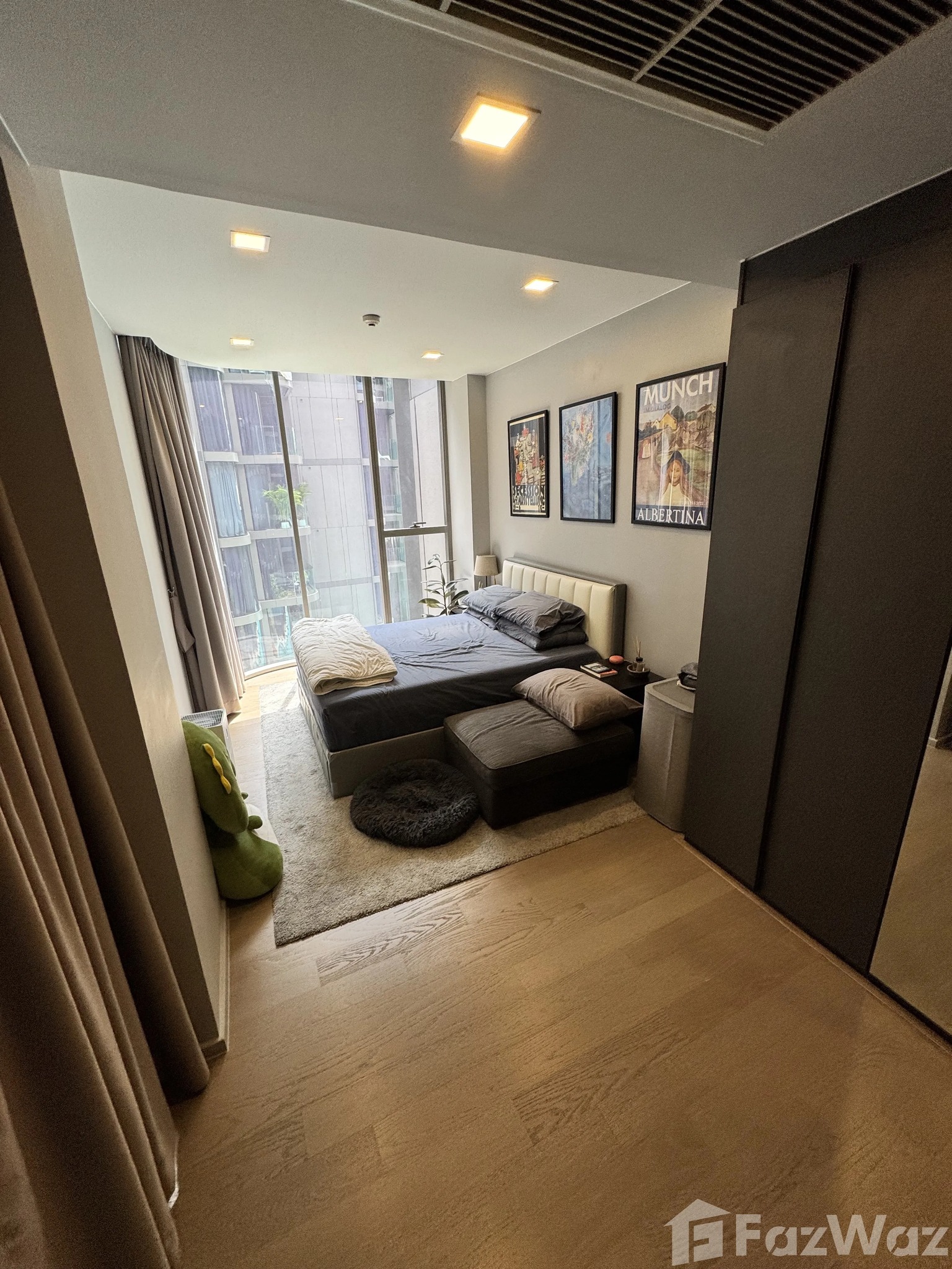 Luxurious pet-friendly 2-bedroom condo at Ashton Residence 41, 77 sqm, pool view, near BTS Phrom Phong. Rent at 80,000 THB/month, negotiable lease terms.