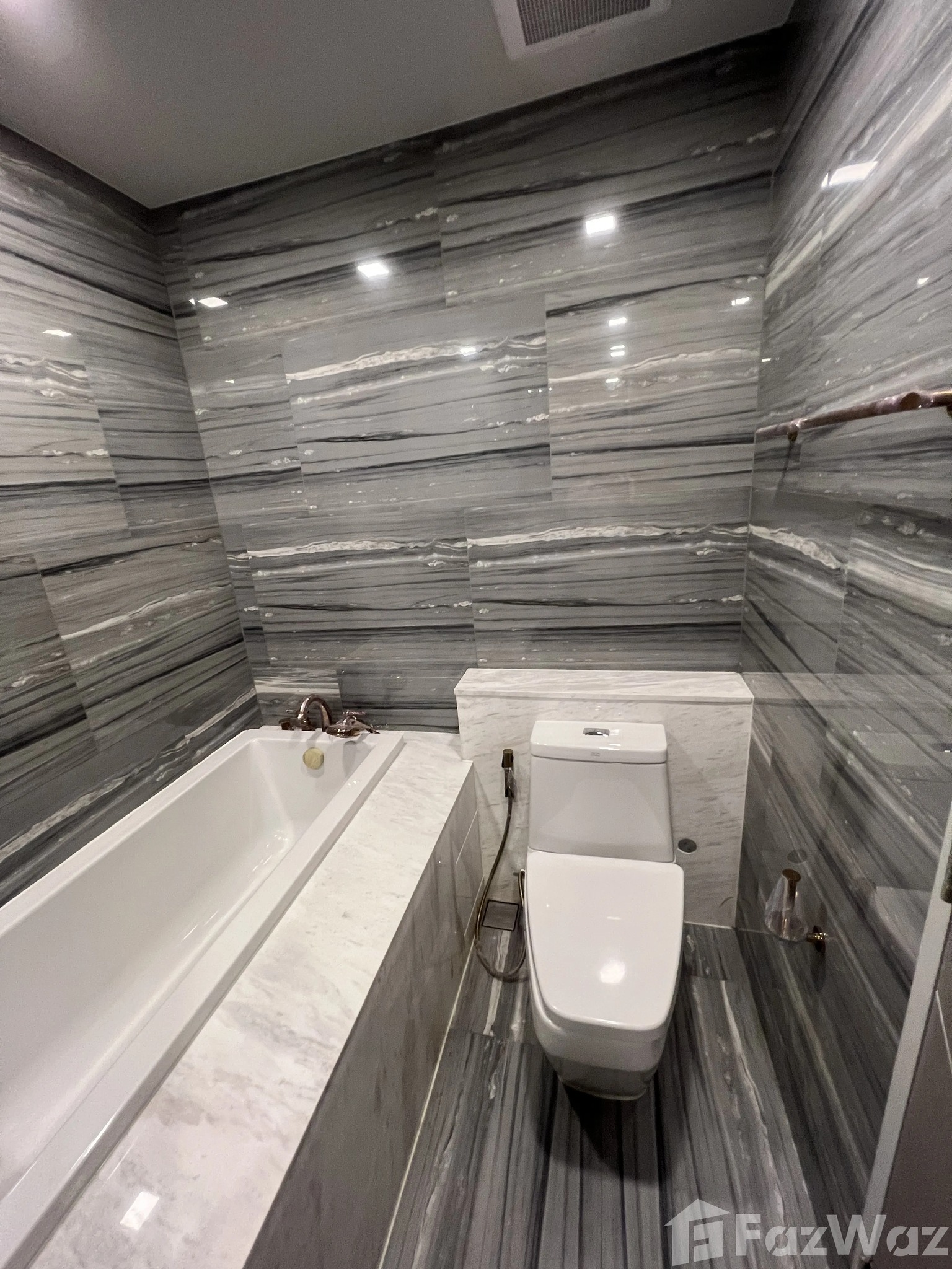 Luxurious pet-friendly 2-bedroom condo at Ashton Residence 41, 77 sqm, pool view, near BTS Phrom Phong. Rent at 80,000 THB/month, negotiable lease terms.