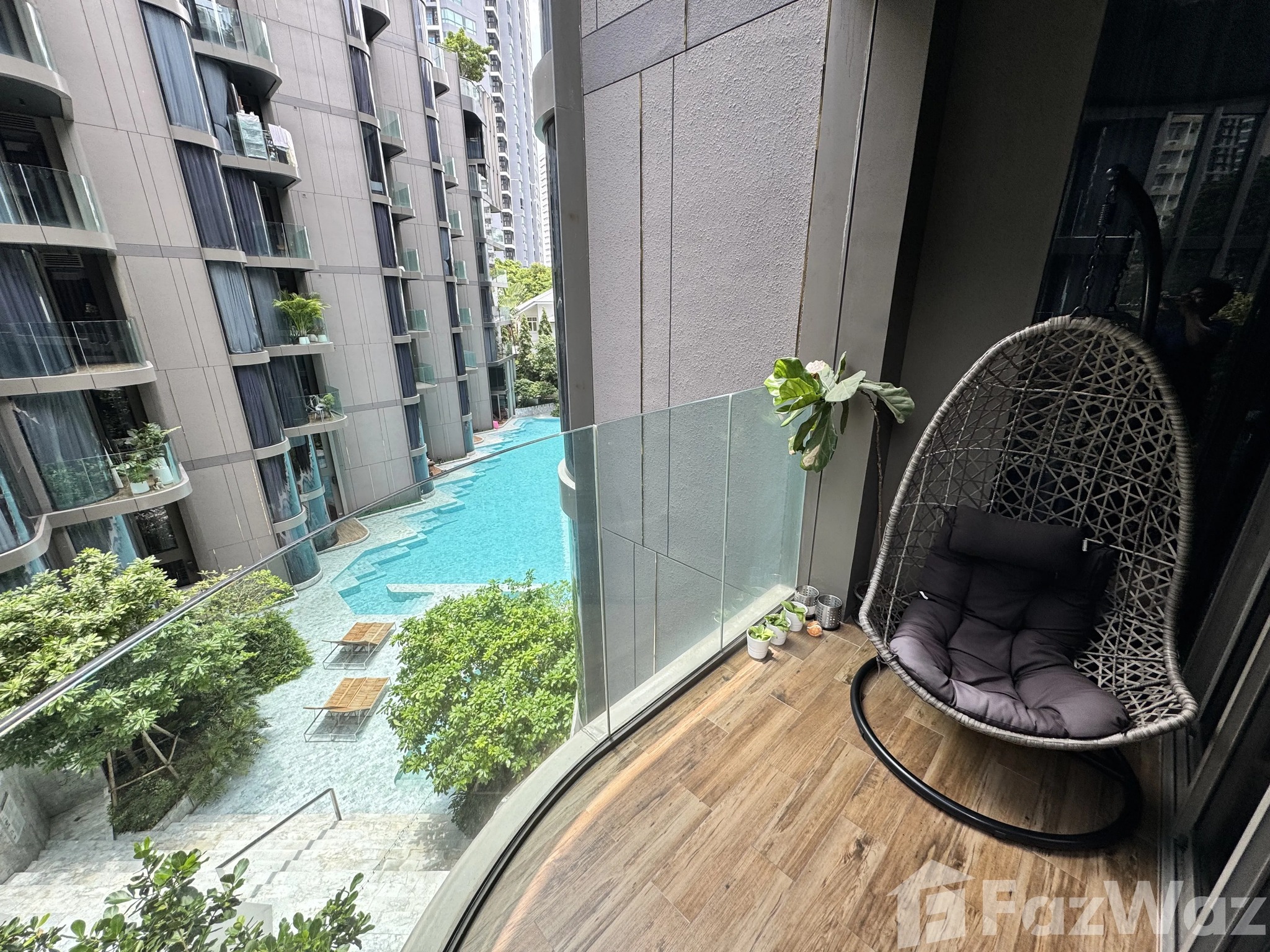 Luxurious pet-friendly 2-bedroom condo at Ashton Residence 41, 77 sqm, pool view, near BTS Phrom Phong. Rent at 80,000 THB/month, negotiable lease terms.