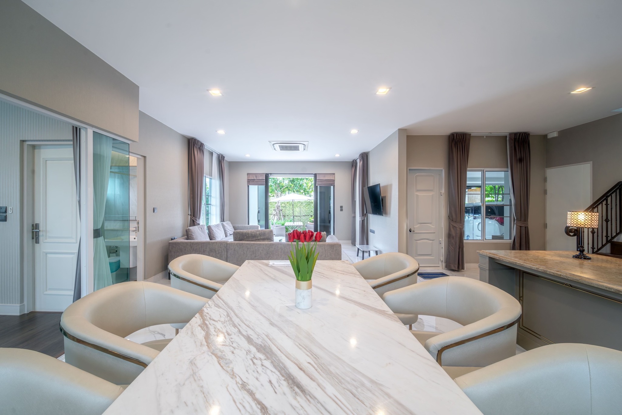 Stunning 4-bed, 4-bath house at Nantawan Ramintra. 291 sqm, pet-friendly, with private parking. Rent at 200,000 THB/month or sale at 30M.