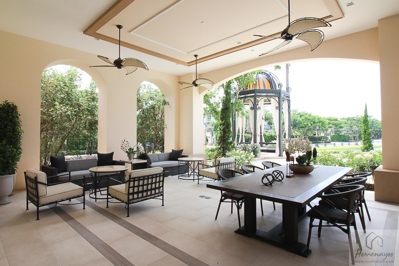 Stunning 4-bed, 4-bath house at Nantawan Ramintra. 291 sqm, pet-friendly, with private parking. Rent at 200,000 THB/month or sale at 30M.