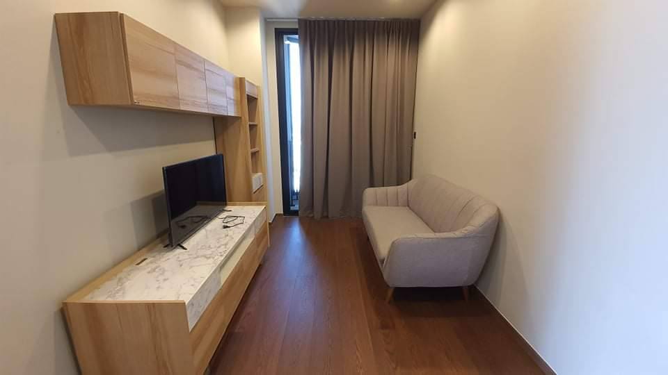 Modern 2-bed, 1-bath condo at Ideo Q Victory, 45 sqm, with monument view and just 0 meters from BTS Victory Monument. Rent for 38,000 THB/month.