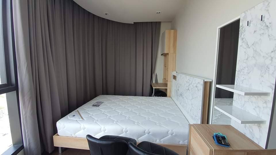 Modern 2-bed, 1-bath condo at Ideo Q Victory, 45 sqm, with monument view and just 0 meters from BTS Victory Monument. Rent for 38,000 THB/month.