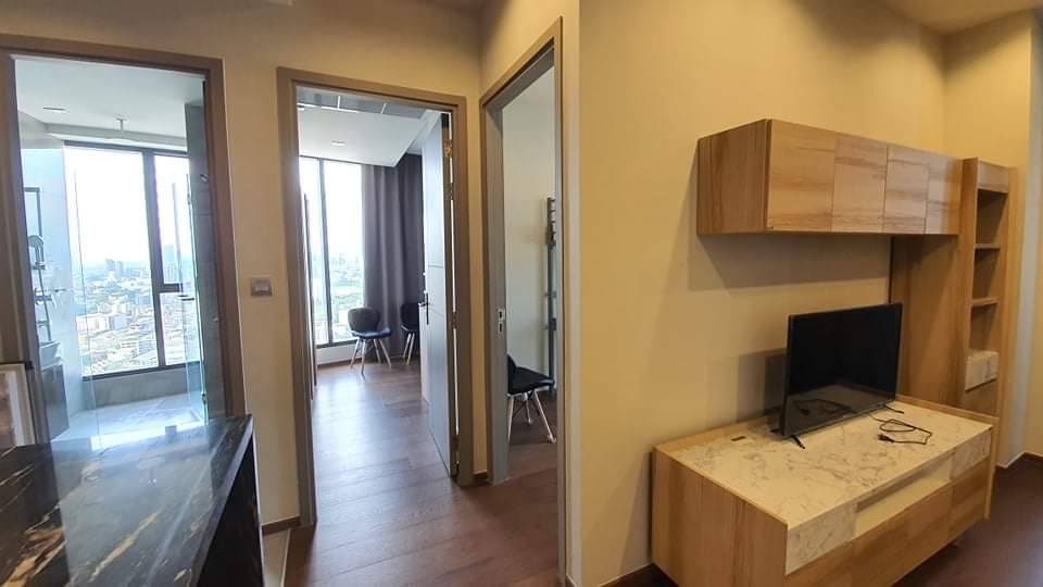 Modern 2-bed, 1-bath condo at Ideo Q Victory, 45 sqm, with monument view and just 0 meters from BTS Victory Monument. Rent for 38,000 THB/month.