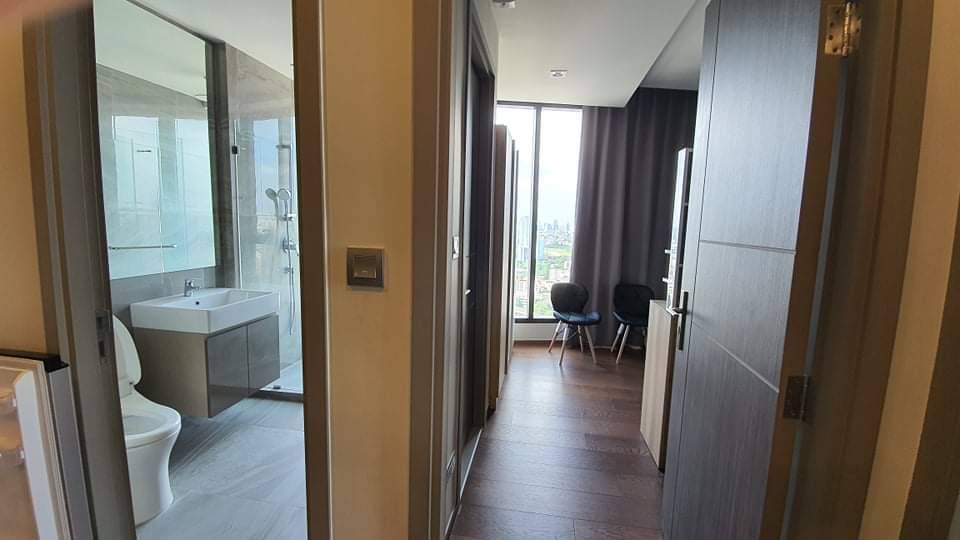 Modern 2-bed, 1-bath condo at Ideo Q Victory, 45 sqm, with monument view and just 0 meters from BTS Victory Monument. Rent for 38,000 THB/month.