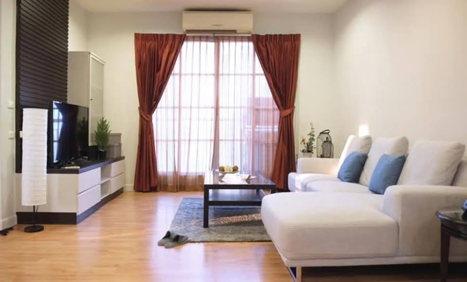 Luxury 3-Bedroom, 3-Bathroom condo at CitiSmart Sukhumvit 18, 120 sqm, fully furnished, near BTS Asoke, for rent at 70K THB/month. Move-in ready.