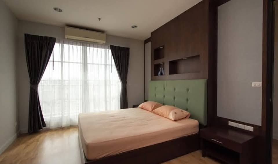 Luxury 3-Bedroom, 3-Bathroom condo at CitiSmart Sukhumvit 18, 120 sqm, fully furnished, near BTS Asoke, for rent at 70K THB/month. Move-in ready.