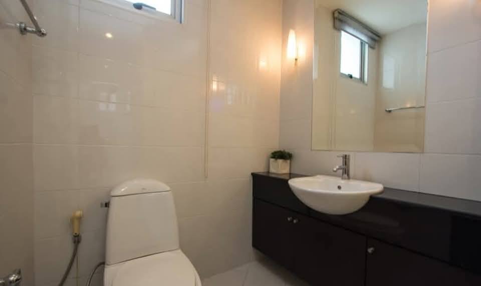 Luxury 3-Bedroom, 3-Bathroom condo at CitiSmart Sukhumvit 18, 120 sqm, fully furnished, near BTS Asoke, for rent at 70K THB/month. Move-in ready.