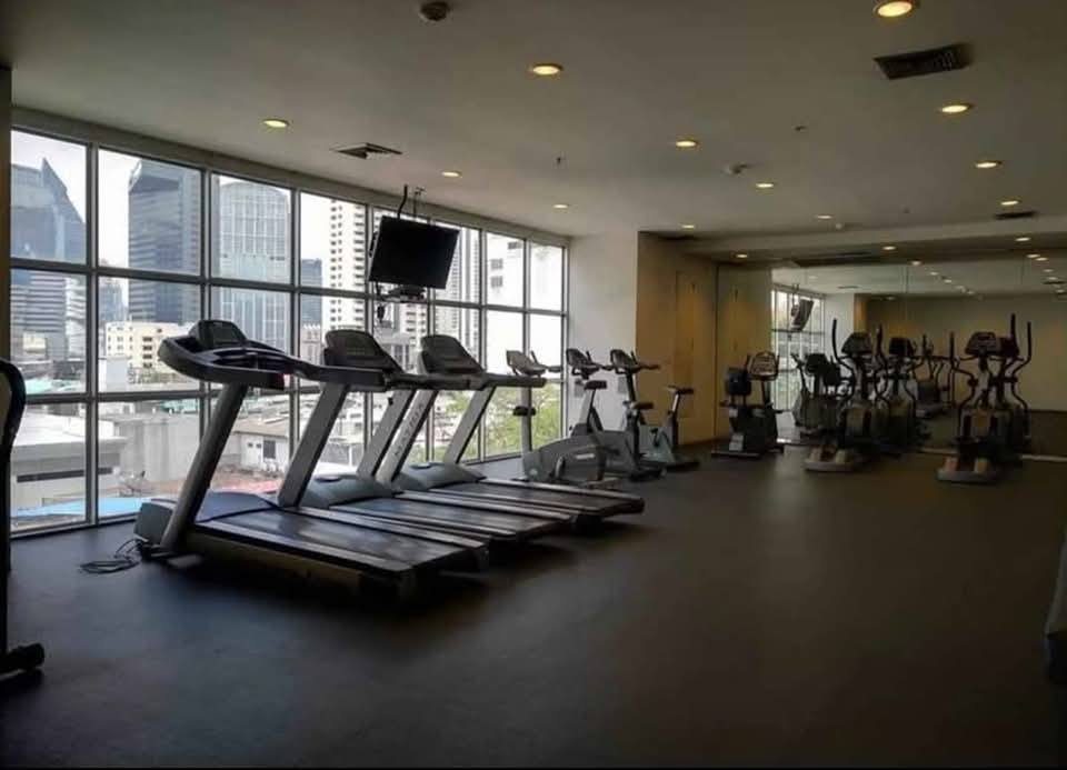 Luxury 3-Bedroom, 3-Bathroom condo at CitiSmart Sukhumvit 18, 120 sqm, fully furnished, near BTS Asoke, for rent at 70K THB/month. Move-in ready.