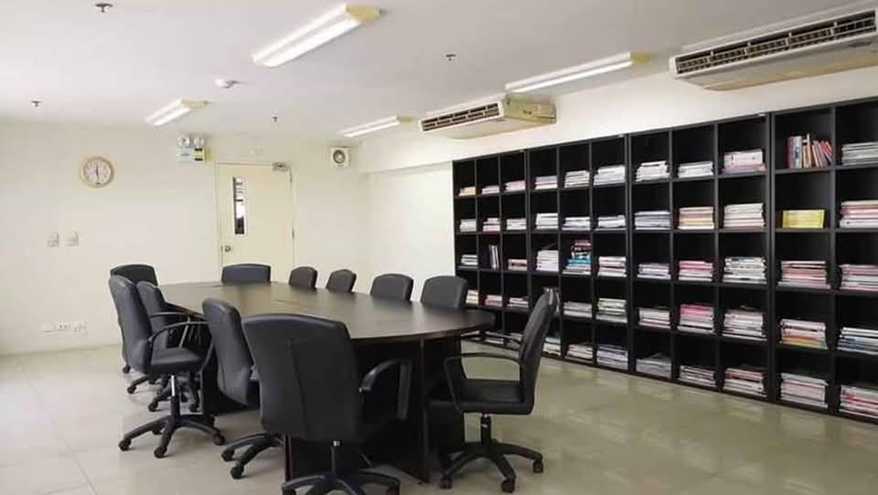 Luxury 3-Bedroom, 3-Bathroom condo at CitiSmart Sukhumvit 18, 120 sqm, fully furnished, near BTS Asoke, for rent at 70K THB/month. Move-in ready.