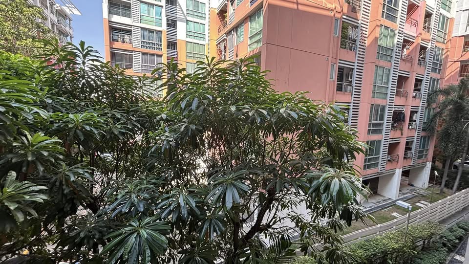 2-bedroom, 1-bathroom 41.63 sqm condo at The Kris 6 Ratchada. Corner unit with garden views. For sale at THB 3.29M or rent at THB 10K/month. Near MRT Sutthisan & Huai Khwang.