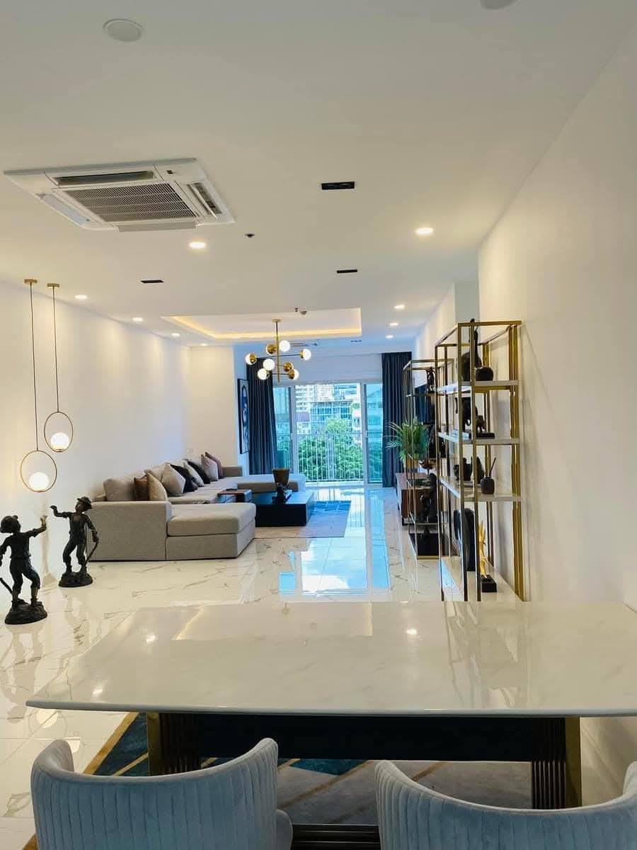 Modern 2-Bedroom, 2-Bathroom condo at Noble Ora Thonglor, 137.09 sqm, fully furnished. For rent at 70,000/month or sale at 16.9M. Near BTS.