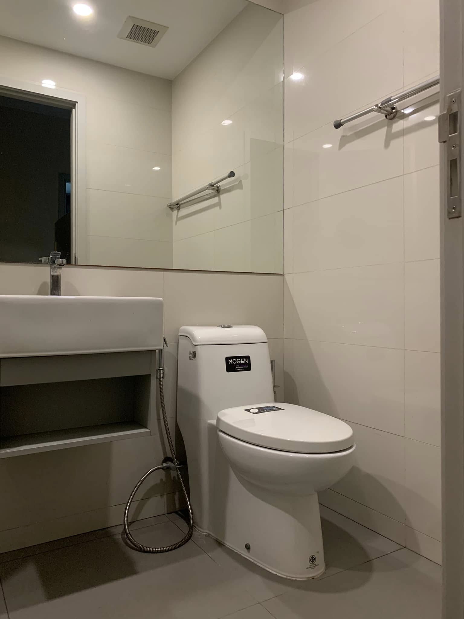 Modern 2-bedroom 1-bathroom 38 sqm condo at Knightsbridge Prime Sathorn. Rent 37,000 THB/month. Fully furnished. Near BTS Chong Nonsi, pool & gym.