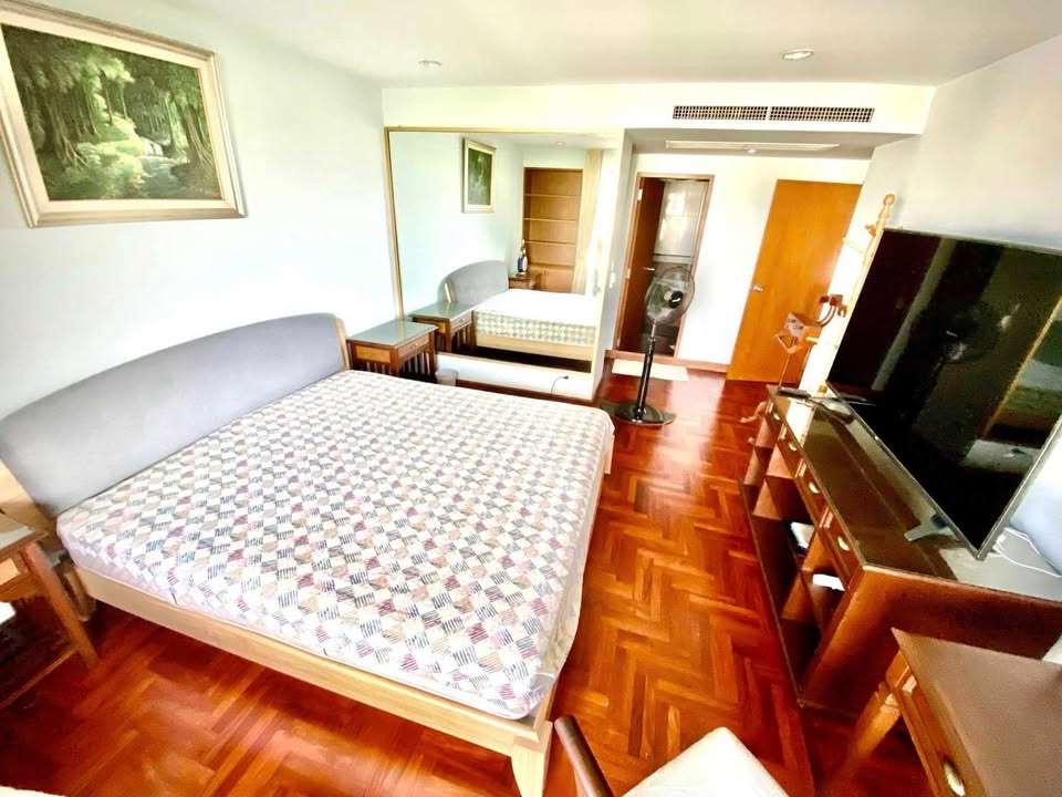 2-bed, 2-bath condo at Supreme Ville, 118.25 sqm. Rent for 60K/month, near BTS Chong Nonsi Station. Fully furnished with premium amenities.