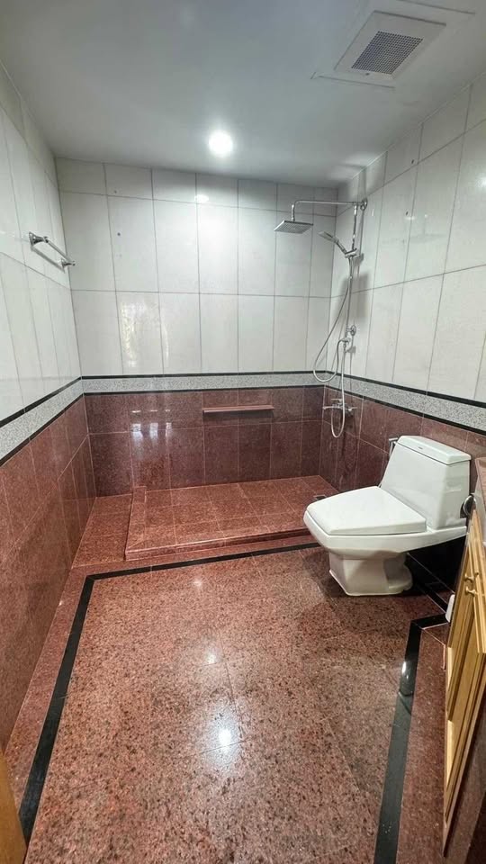 2-bed, 2-bath condo at Supreme Ville, 118.25 sqm. Rent for 60K/month, near BTS Chong Nonsi Station. Fully furnished with premium amenities.