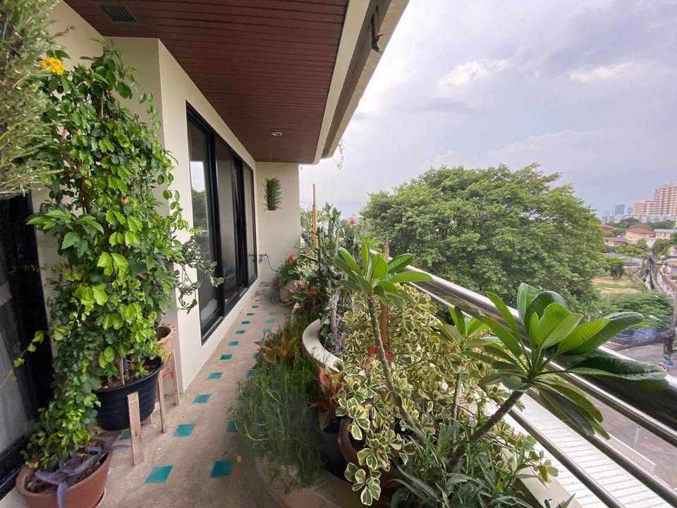 2-bed, 2-bath condo at Supreme Ville, 118.25 sqm. Rent for 60K/month, near BTS Chong Nonsi Station. Fully furnished with premium amenities.