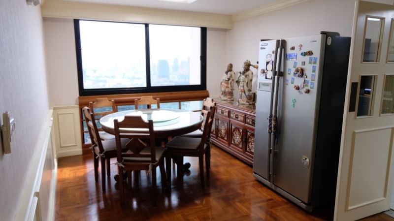 4-Bedroom, 3-Bath, 223sqm Condo at President Park 24, Sukhumvit 24, For Sale at ฿19M, Near Phrom Phong BTS, Luxury Living in Bangkok's Prime Location
